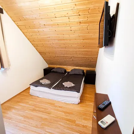 Bed & Breakfast Greenfield Panzio Kisoroszi