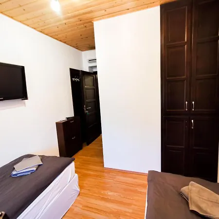 Greenfield Panzio 3*